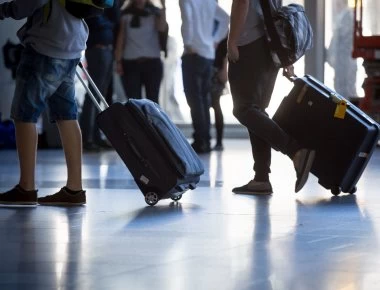 Έγινε και αυτό: «Πρόσφυγας» έβαλε φωτιά στα μαλλιά γυναίκας σε σιδηροδρομικό σταθμό στη Γερμανία